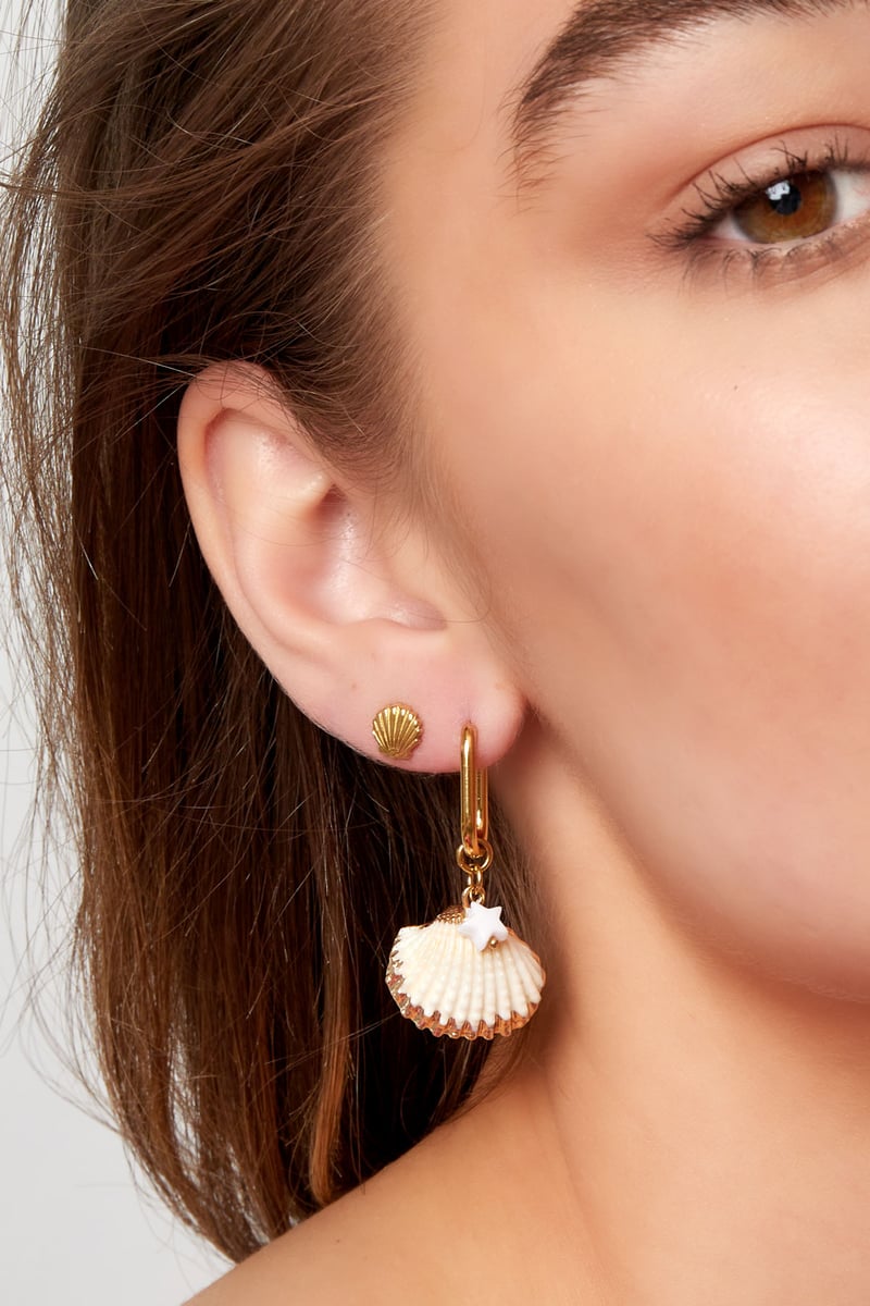 ear studs shell