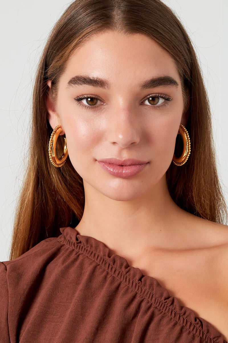 round earrings with dots