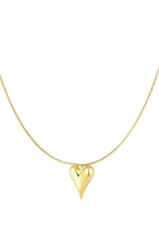 simple necklace with iconic heart medium