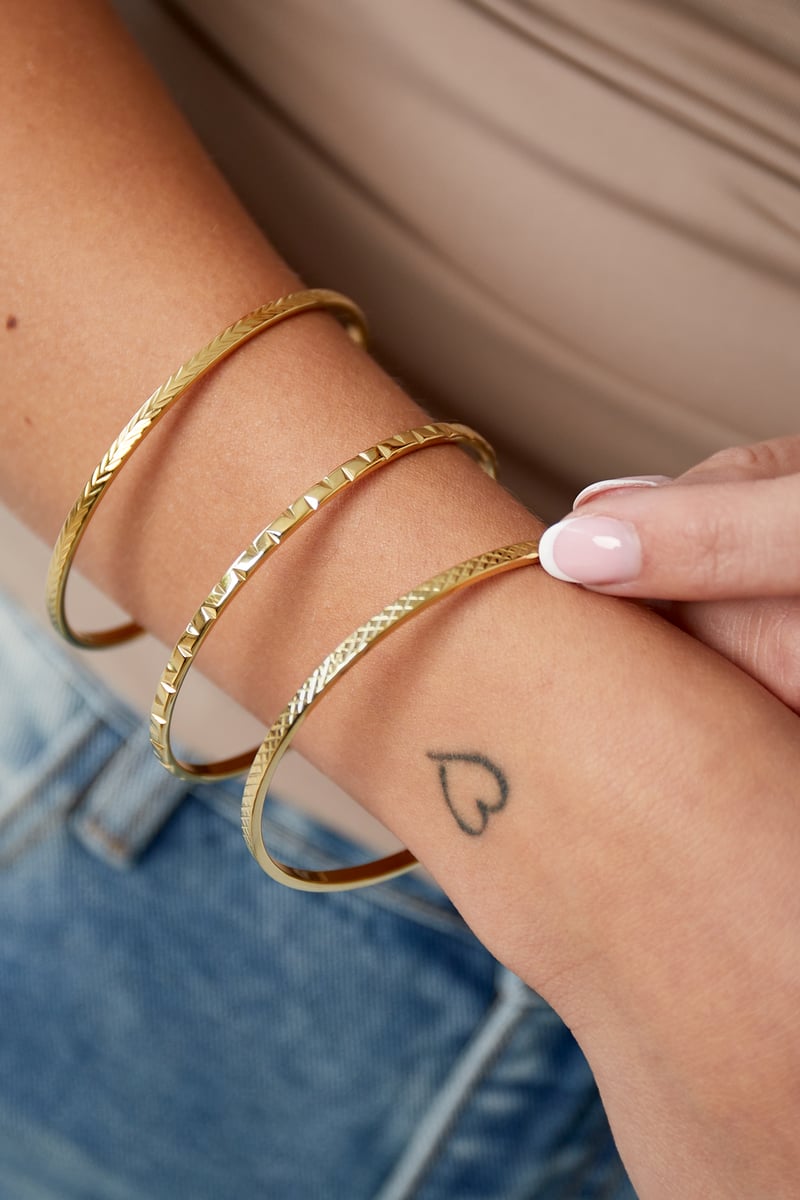 Simple arrow bangle