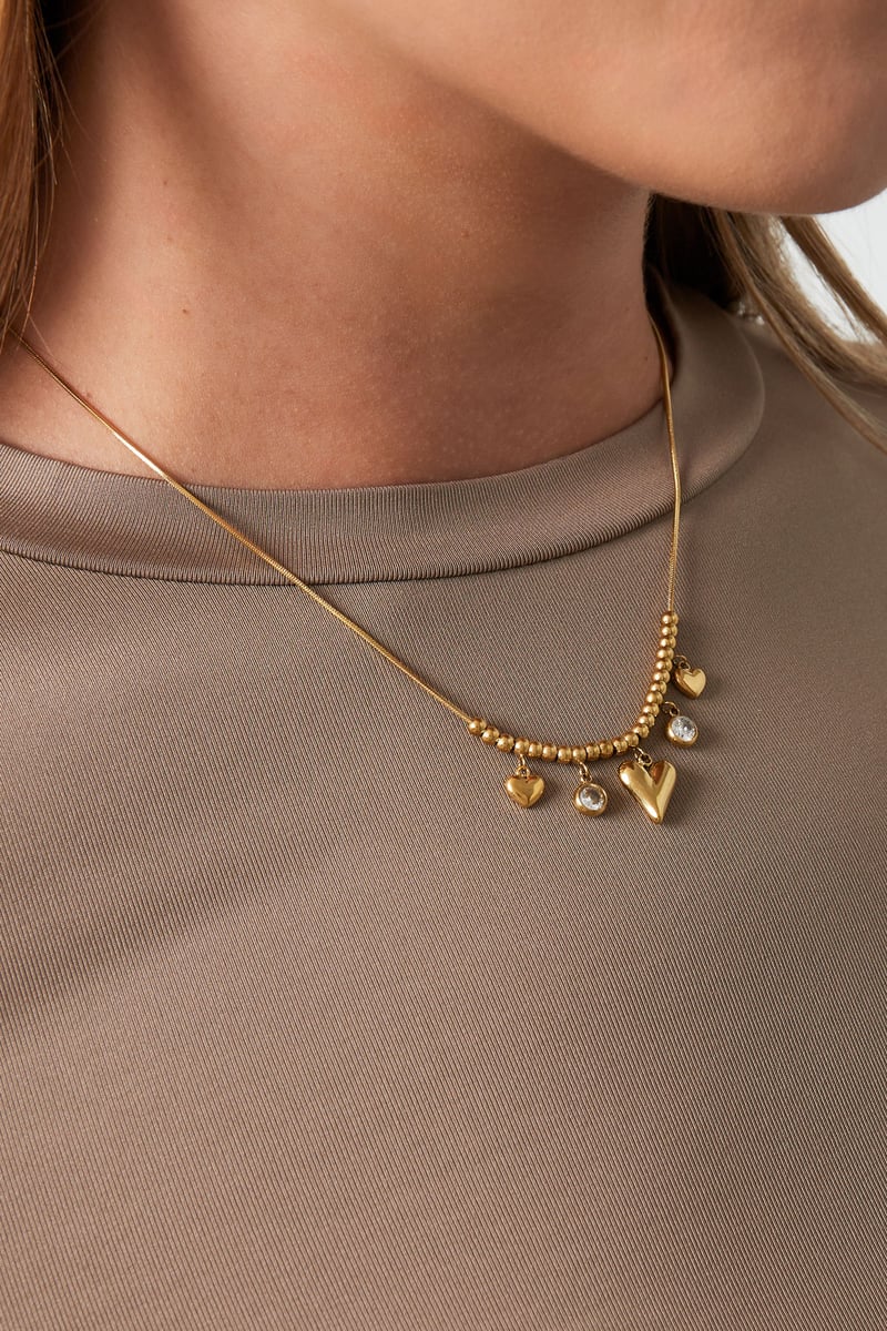 gleaming heart necklace
