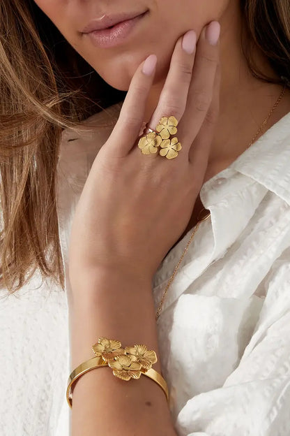 TRIPLE FLOWER - RING