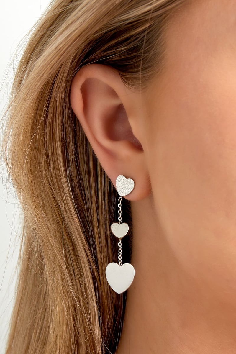 Charm earrings with Three heart-shaped