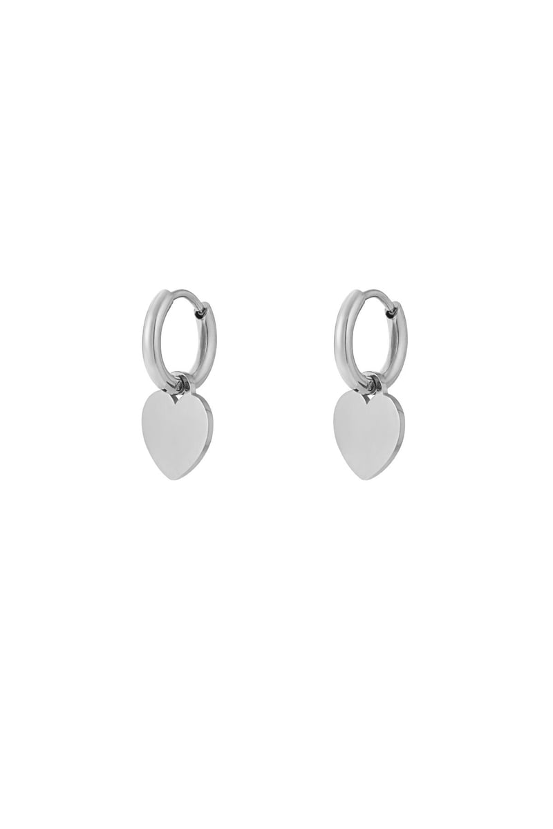 Simple heart earrings