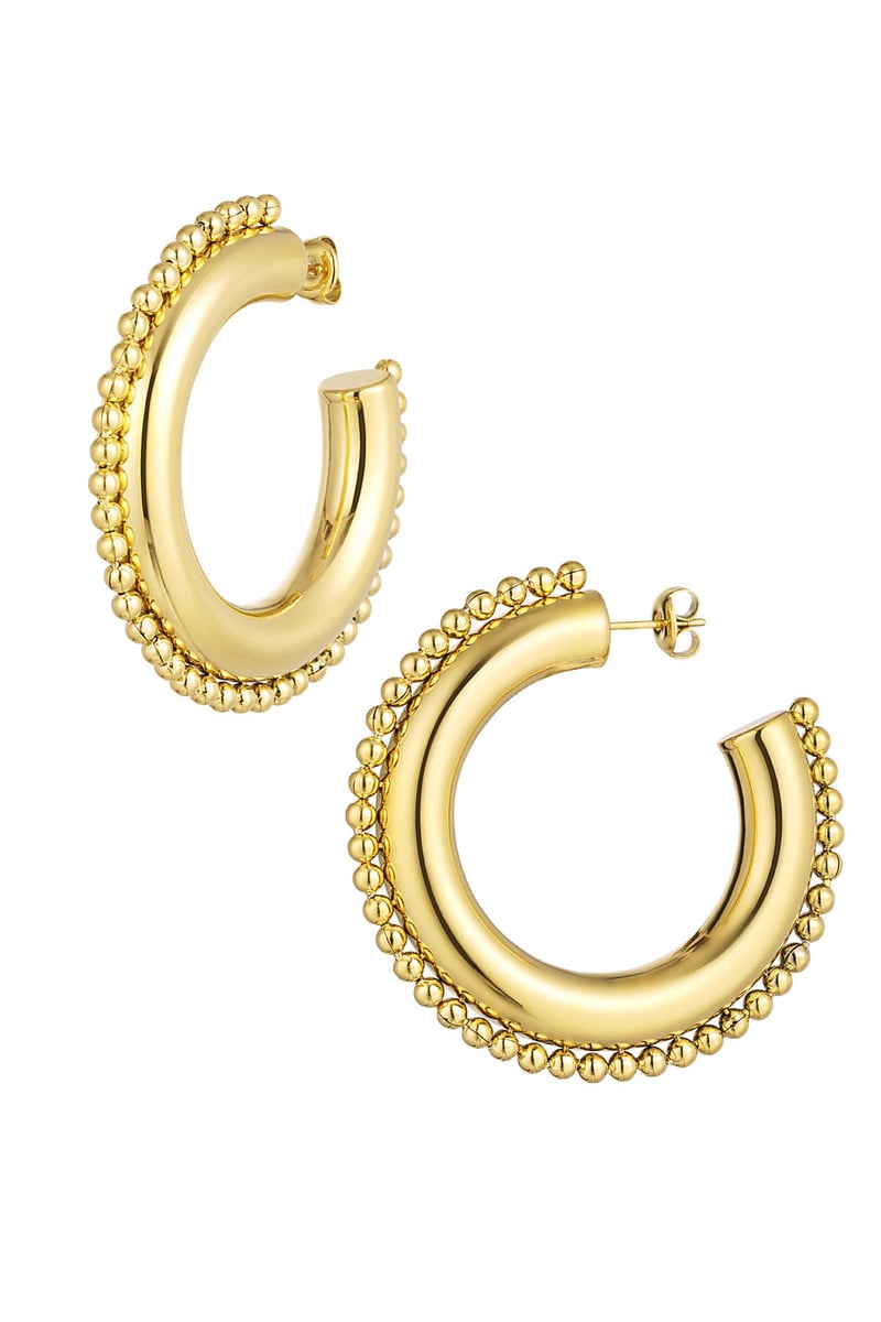 round earrings with dots