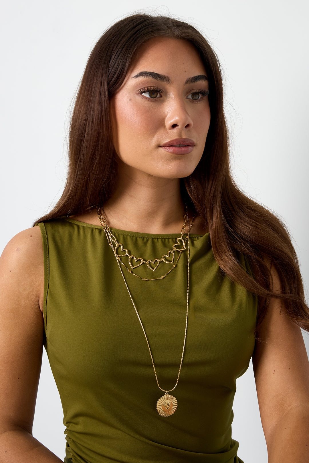 Ketting met platte details en grote hanger