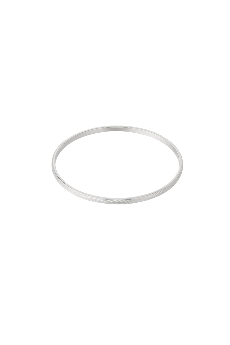 Simple arrow bangle