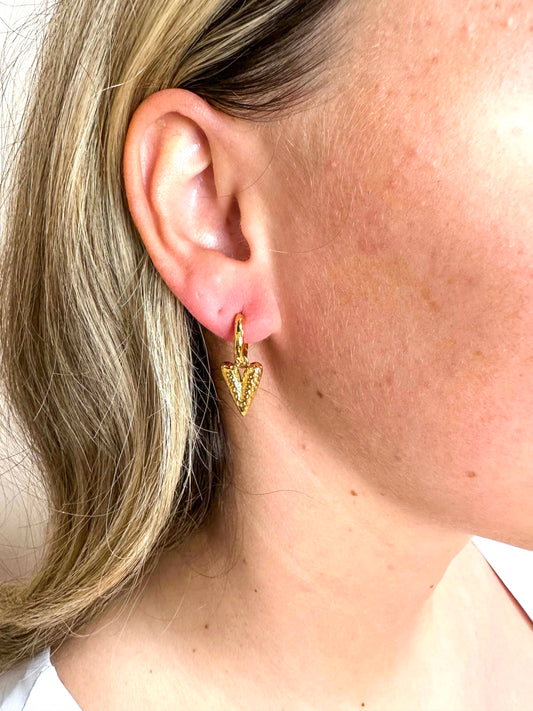 GOLDEN LEOPARD HEARTS - OORBELLEN
